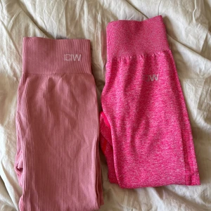 IcanIwill träningstights - Två IcanIwill träningstights som jag inte har användning av. Står XL i plagget men är som en liten L. Priset är styckpris och kan inte diskuteras då nypris ligger runt 500kr. Kan mötas i Stockholm annars står köparen för frakt! Skriv privat för fler bilder💞  UPDATE: DE HÖGRA ÄR SÅLDA!!