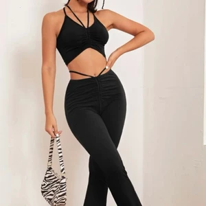 Sett  - Säljer detta jätte coola och snygga set ifrån SHEIN💕 bra kvalitet och fint, men kommer bara inte till användning💕