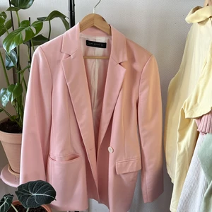 Rosa blazer från Zara - knappt använd
