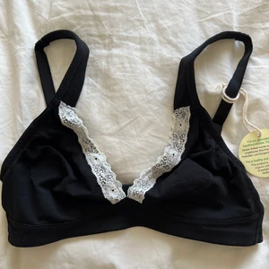 Topp  - Snygg bh, ingen bygel eller vaddering! Endast testad med lappar kvar💞