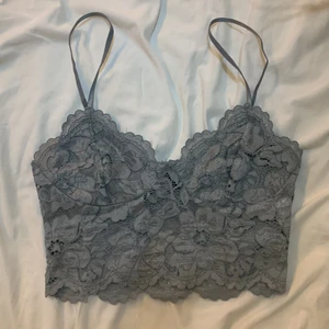 ZARA FESTTOPP - Zara festtopp⭐️ Aldrig använd men har ändå två trådar som säkert ba går o klippa bort haha🥰💗 Om du gillar isglass får du 5kr rabatt 