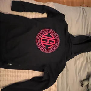 Jack and Jones tröja - Mörkblå Jack and Jones tröja, sparsamt använd