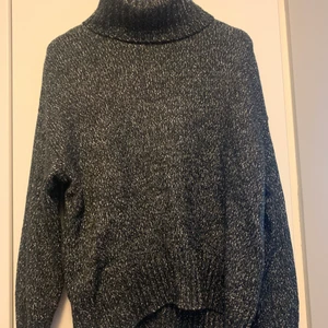 Kofta från HM - Kofta från HM, är stor i storleken! Är en XS men sitter som en M