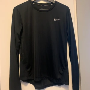 Nike PRO träningströja - Nike PRO träningströja, ny skick, aldrig använd på gymmet.. 😅