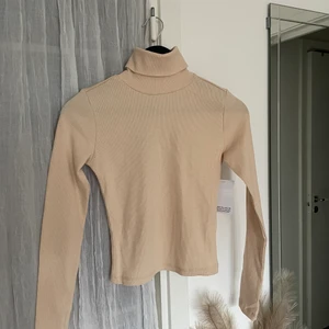 Oanvänd nude tröja  - Tröja 