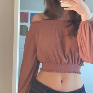 Rosa tröja - En off shoulder tröja som ej kommer till användning längre, skriv till mig vid intresse💓