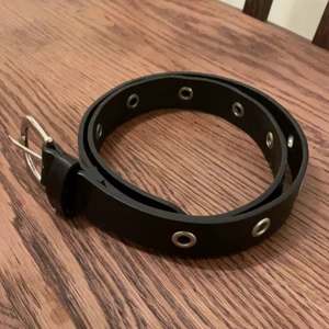 Håligt skärp  - Håligt skärp från H&M. Bra skick. Storlek S.