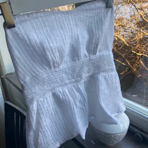 Topp - Säljer vidare denna fina topp då den var för liten😢 jättefin annars!