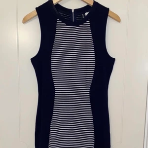 Klänning  - Fint klänning med storlek 42/44