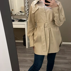 Kappa/ vår jacka - Köpte den från Tyskland, minns inte vad för märke det var. Den är i storlek S passar även som M. Som ny 