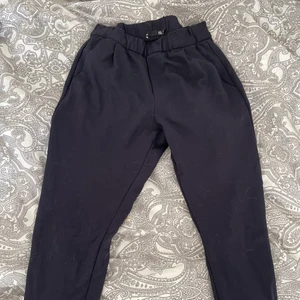 Kostymbyxor  - Kostymbyxor från lager 157 i storlek s. Men den är ganska liten i storleken så passar även xs