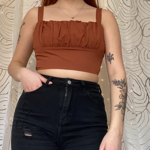 Rostfärgad festtopp - Superfin festtopp från shein. Helt oanvänd bortsett från bilderna. Säljer då den inte passar