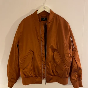 Oversize jacka från H&M - Oversize jacka från H&M strl S, helt oanvänd. 