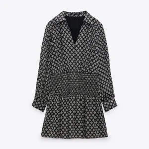 Zara klänning - Säljer oanvänd klänning ifrån zara i storlek M 🤍 Skriv för fler bilder! 