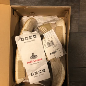 Adidas NMD R1 Linen Khaki - Adidas NMD R1 Linen Khaki •Storlek: 38 2/3 •Nypris: 1800kr •Pris: 1100kr •Skick: 7/10