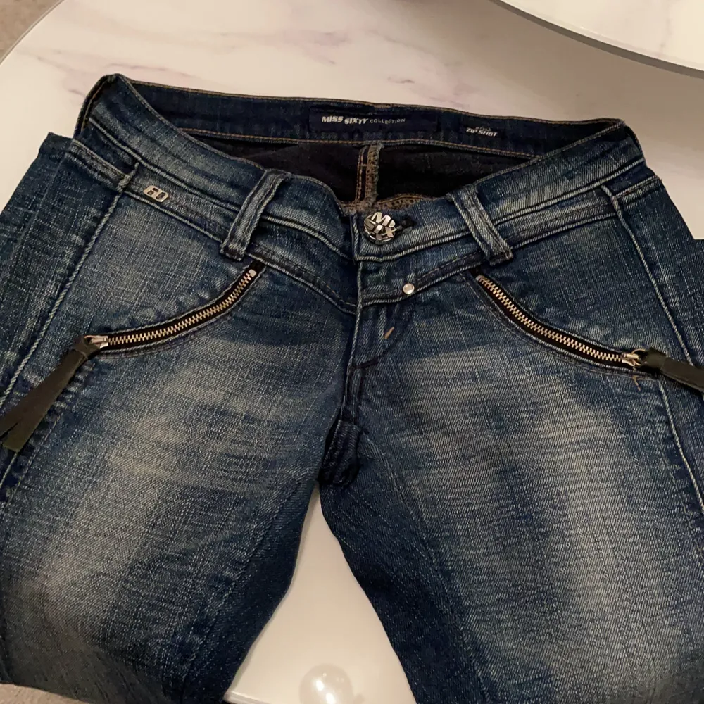 Miss sixty jeans i storlek 23! . Jeans & Byxor.