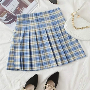 Kjol  - En gullig sommarskola till sommaren. Aldrig använd då den var för liten