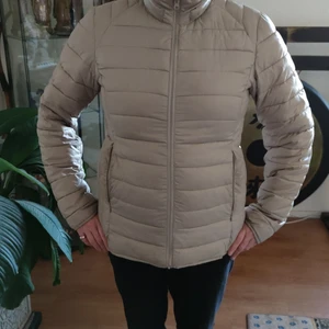 Side Needle storlek M - Täck jacka i bärsh. 