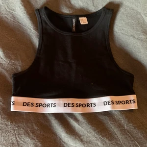 Svart linne  - Fint linne från hm, aldrig andvänd! Var för liten när jag köpte den!