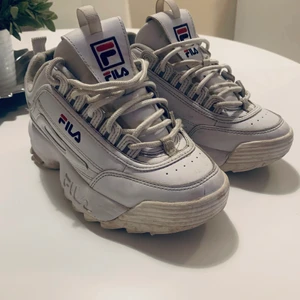 Fila 36  - Fila skor i stl 36, 300kr finns i veberöd men kan tas till ystad. Kan skickas mot fraktkostnad 