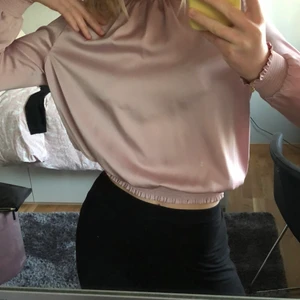 GinaTricot blus - Jättefin rosa blus från Gina, endast använd ett fåtal gånger:) 140kr inklusive frakt!!