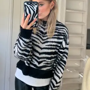 Såå fin stickad 🦓🦓🖤🖤