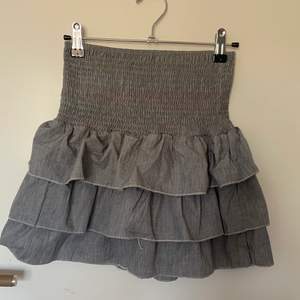 Fin kjol som inte kommer till användning. Kontakta mig vid frågor (är lätt att få tag på)🙌❤️