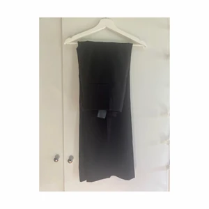 Kostymbyxor  - Vida kostymbyxor från vero Moda. Använda fåtal gånger.  Storlek 40. 