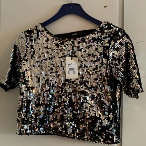 Helt ny paljett topp ifrån Bikbok  - Jättefin ny topp ifrån Bik bok, storlek S.