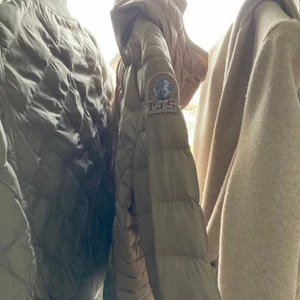 Parajumper  - Rkt fin men inte min stil, passar xs/s. Frakt tillkommer🌸