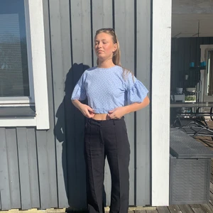 Blå prickig sommar topp💙 - En jätte fin topp med öppen rygg i strl S. 💙
