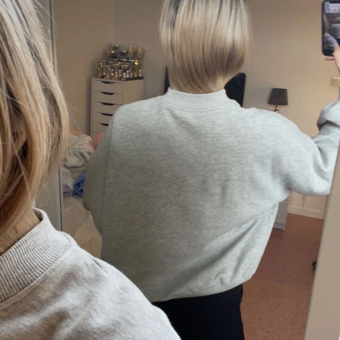 Grå sweatshirt med tryck - 90