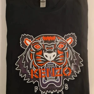 Kenzo t-shirt XL  - Säljer en helt ny kenzo t-shirt som är en ko... för 350kr det är XL om det är något om frågor eller intresse så är det bara att skriva 