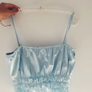 Topp Gina Tricot - Superfin topp från Nelly som är helt oanvänd!