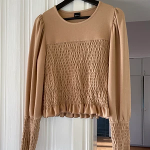 Brunbeige blus - Brunbeige blus i lite tjockare material 