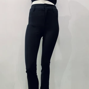 Nya byxor Zara - Svarta nya byxor från zara i storlek xs. Skriv om du är intresserad eller har frågor🤍 