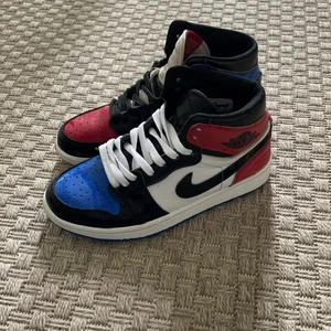 Jordan 1 - Säljer dessa Jordan 1, använt dom lite grann. Storlek 38. Condition 9/10.