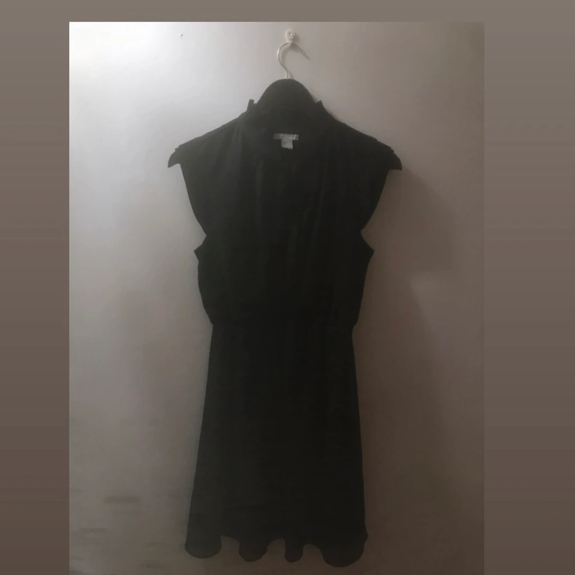 Svart supergullig klänning - 91