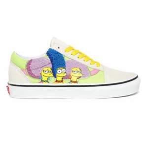 Jättefin par skor av Vans limited edition tillsammans med The Simpsons ❤️ ÄLSKAR dessa men tyvärr passar de inte längre. Jättefint skick och lovar att de är JÄTTE SKÖNA 😍 