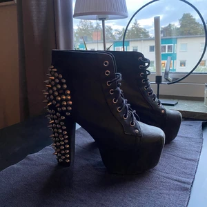 Jeffrey Campbell klackar - Storlek 39