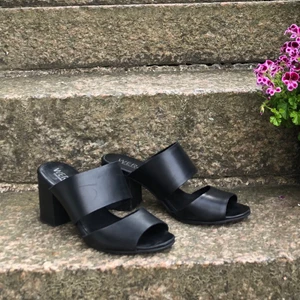 Sandaler från Wera - Riktigt bra skick då de knappt har användts, såå fina till sommaren och bekväma! Nypris runt 800 och säljer för 150 plus frakt