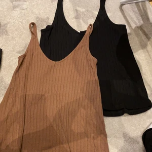 Linnen/snygga toppar  - Två likadana snygga linnen i storlek S. Säljer de båda för 50 kr+ köparen står för frakten 💕