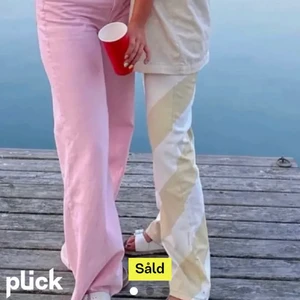 Randiga jeans - Dessa jeansen från HM, står att det är storlek 38 men skulle säga att de är en 34, bra skick❤️