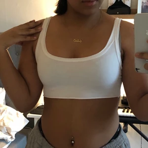 Topp strl S - En topp jag beställt men kände att den va lite kort. Materialet e skönt och toppen har aldrig använts.