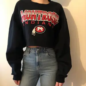 Supersnygg och unik thrifted BEYOND RETRO sweatshirt !! Oversized och hur bekväm som helst ❤️