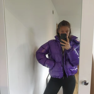 Fin jacka  - Puffer winter Jacka från Berska, fin färg storlek L men kan passa bra för M.