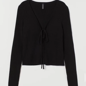 Knyt kofta strl L - Funkar absolut på en M oxå, endast testad