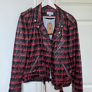 Läderjacka med tryck - Läderjacka av äkta läder med tryck storlek M från Soulland