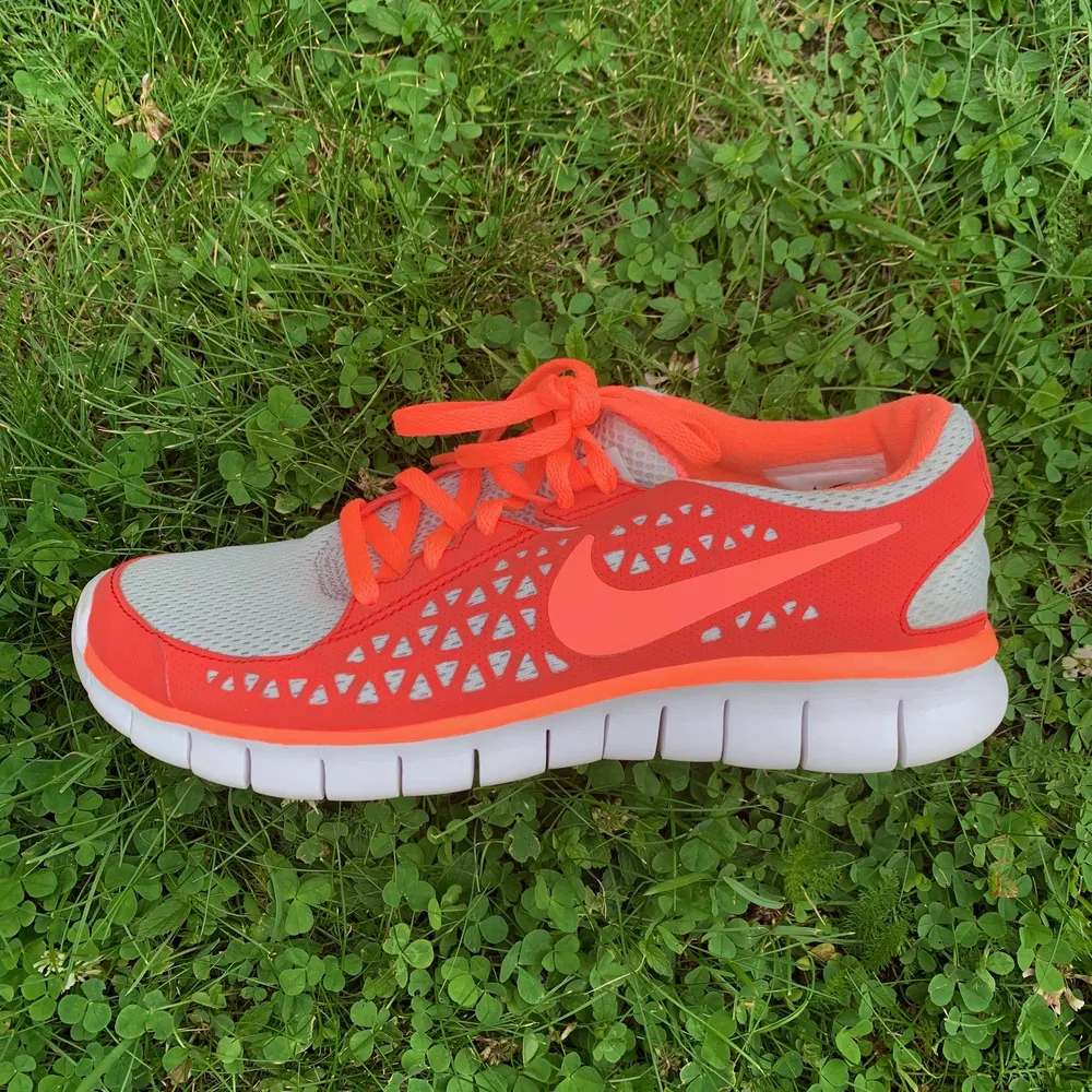 Supersnygga och sköna Nike Free Run som endast använts en gång inomhus. Säljer pga köpte ett annat par. Nypris 800 ✨. Skor.