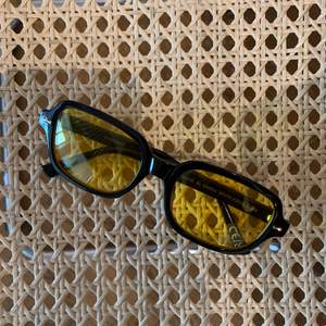 Populära och trendiga solglasögon från asos. Fraktas eller möts upp i malmö 🤠